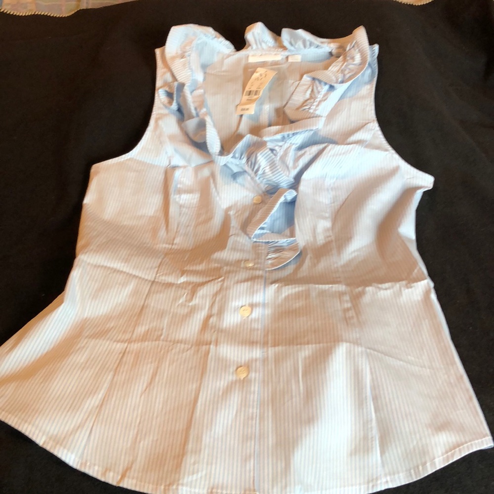 NY & Co sleeveless button down blouse